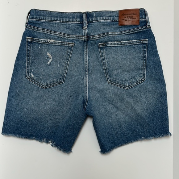Abercrombie &  Fitch relaxed fit stretch distressed denim shorts raw hem Size 32 - Picture 4 of 6